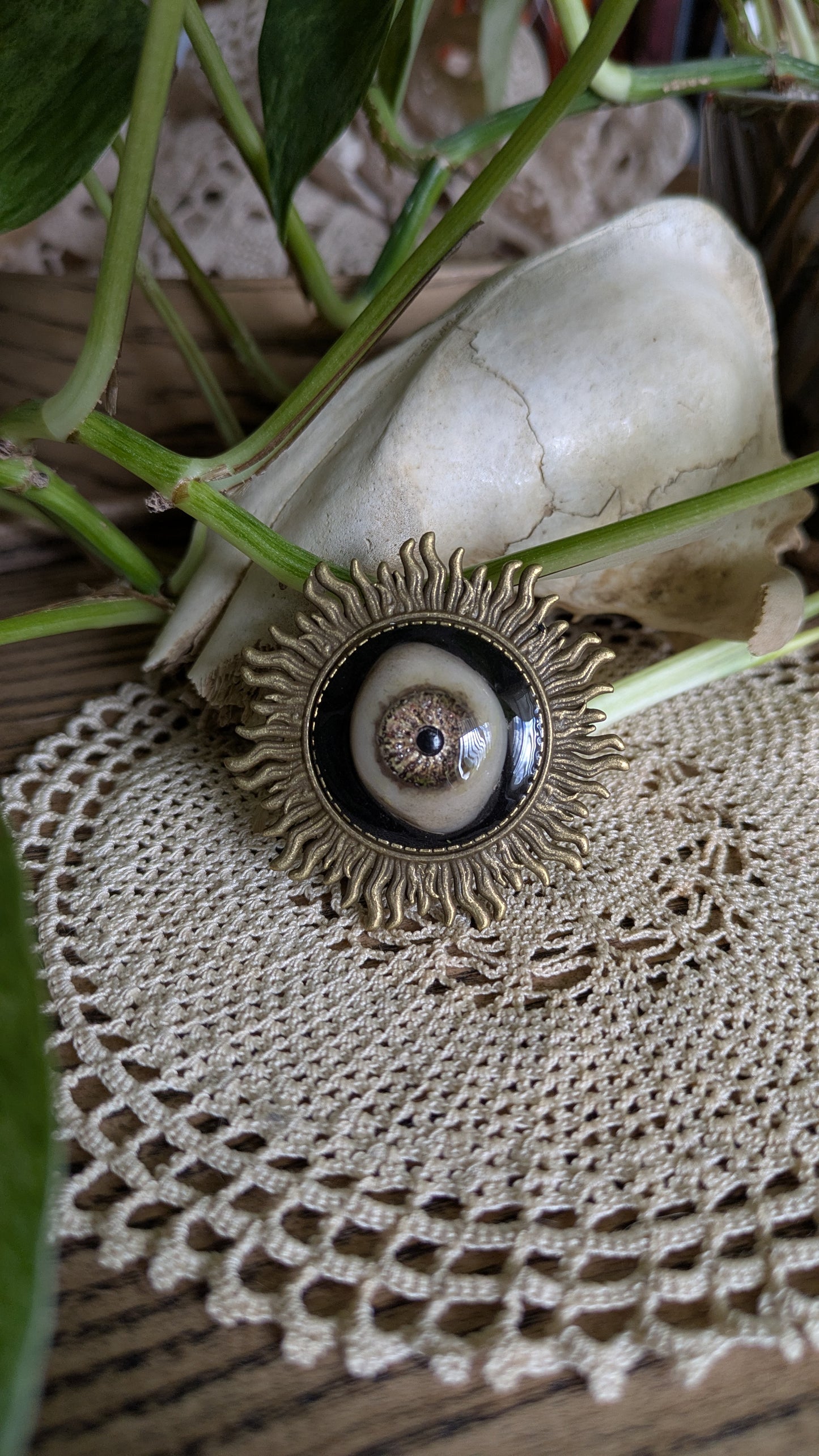 Eyeball pin